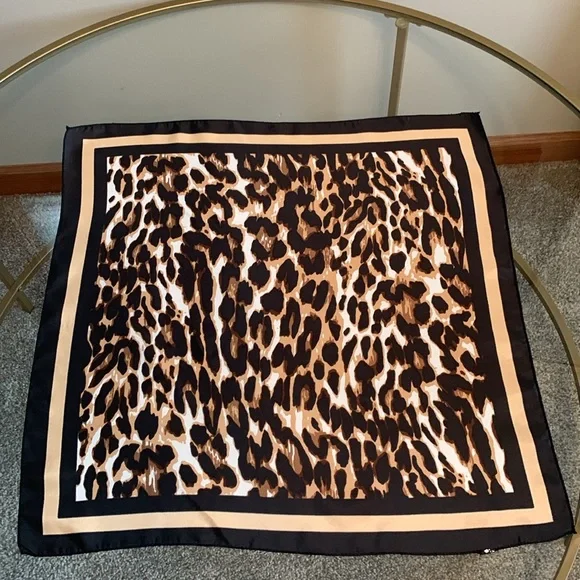 Elegant Leopard Print Scarf - Picture 7 of 16